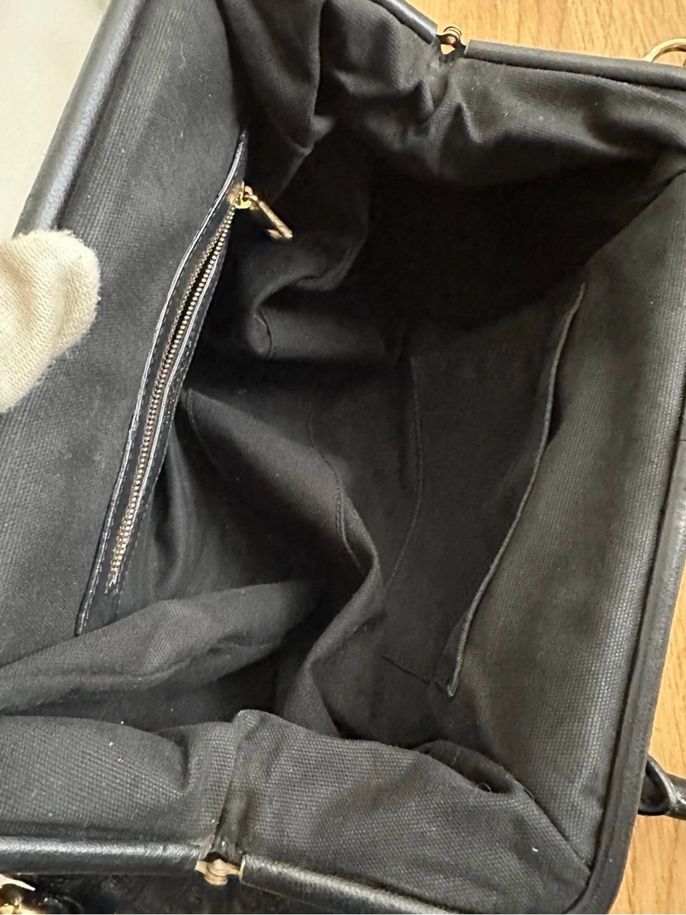 Marc Jacobs Stam Black Quilted Leather Kisslock Chain Shoulder Bag - Picture 9 of 12